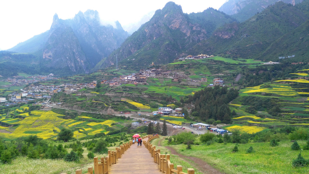 处处是泉声 仙女湖景区是扎尕那的中心,有仙女滩和仙女湖等景点,仙女
