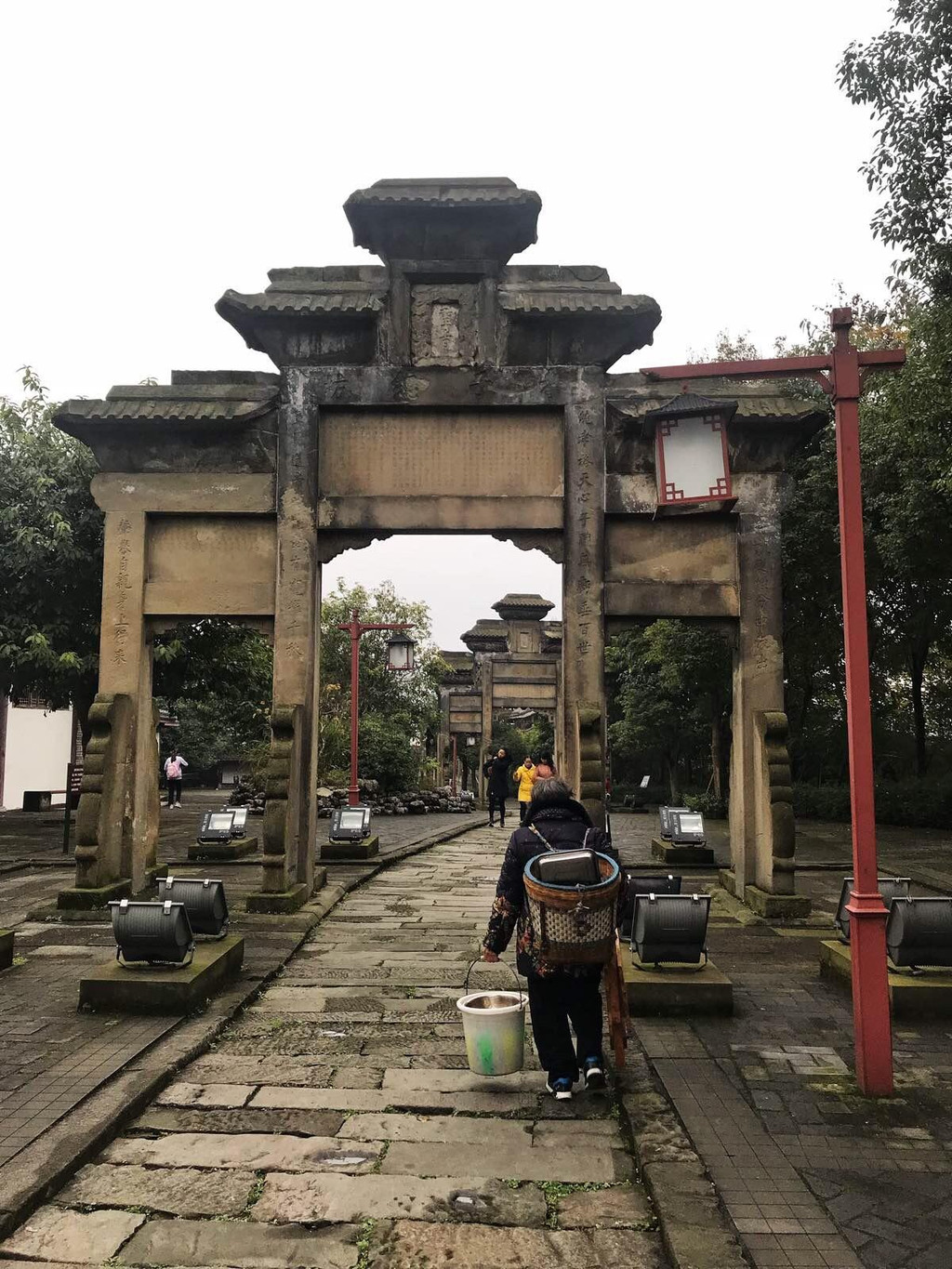 隆昌的牌坊主要是在南关和北关两处地方 北关的除了禹王宫山门坊之外