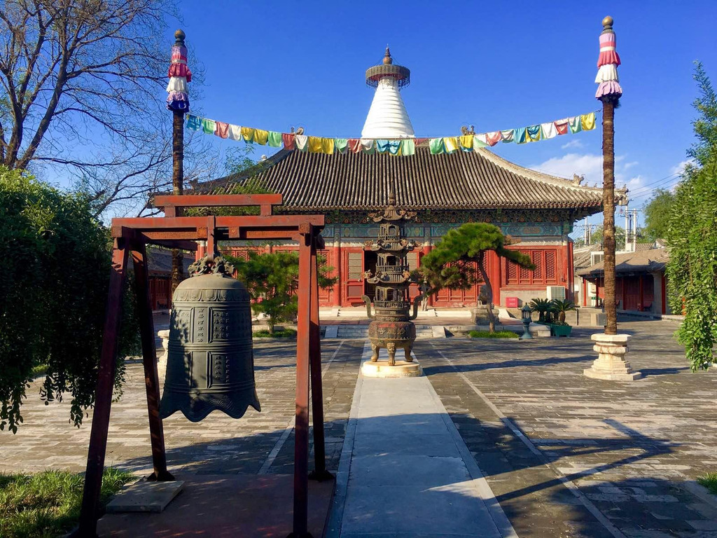 北京 初秋午后的白塔寺