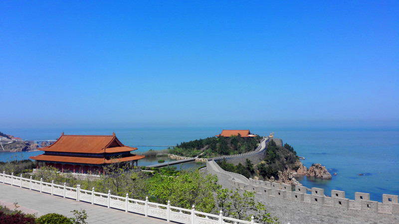 成山头,又称成山角或"天尽头",位于威海市管辖的荣成市成山镇,因地处