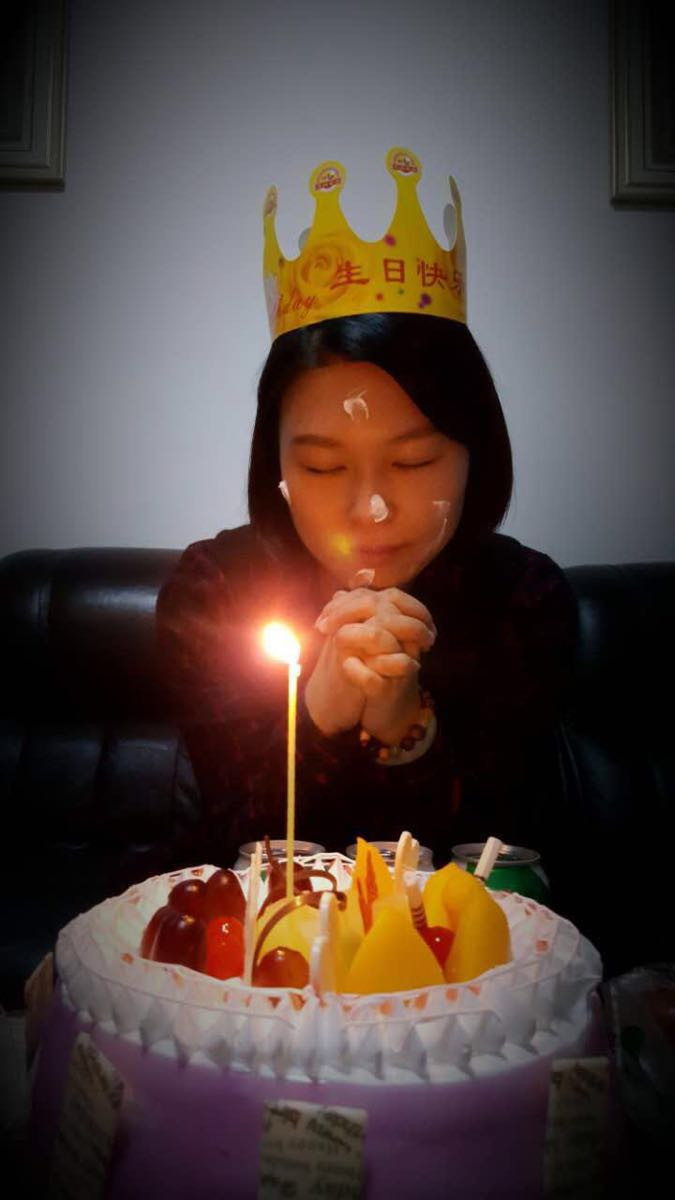 我在八美祝妹妹生日快乐              