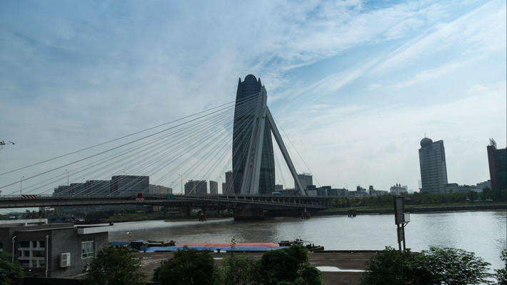 宁波老外滩坐落于宁波市三江口北岸的江北区,于1844年开埠,是甬江
