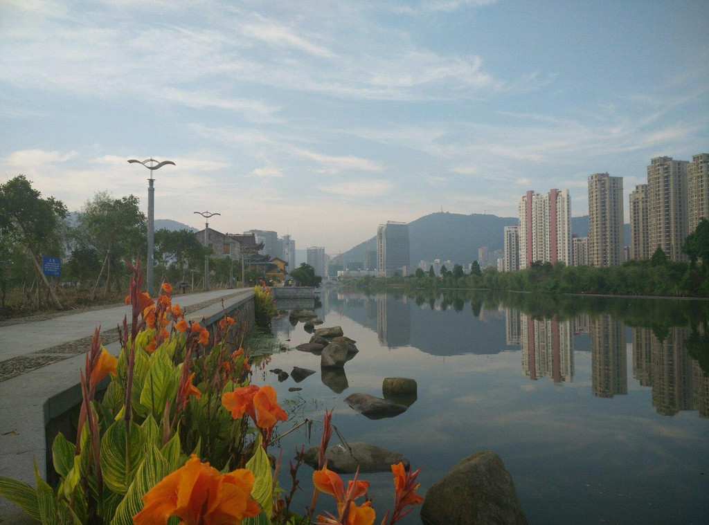 它直通瑞安飞云江.是先前平瑞两县主要交通要道.名称塘河.