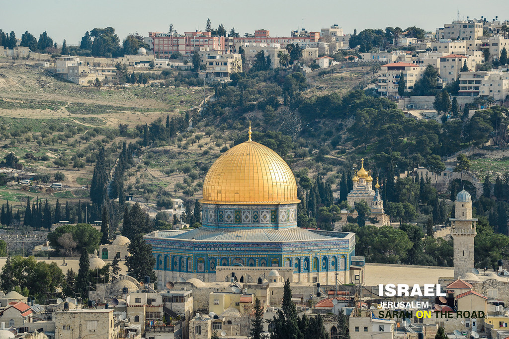 伊斯兰教最受敬仰的圣地,不是这个金顶啊,是下图这个不起眼灰灰的清真