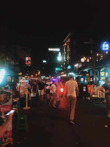 考山路夜市就是外国人的丽江酒吧街